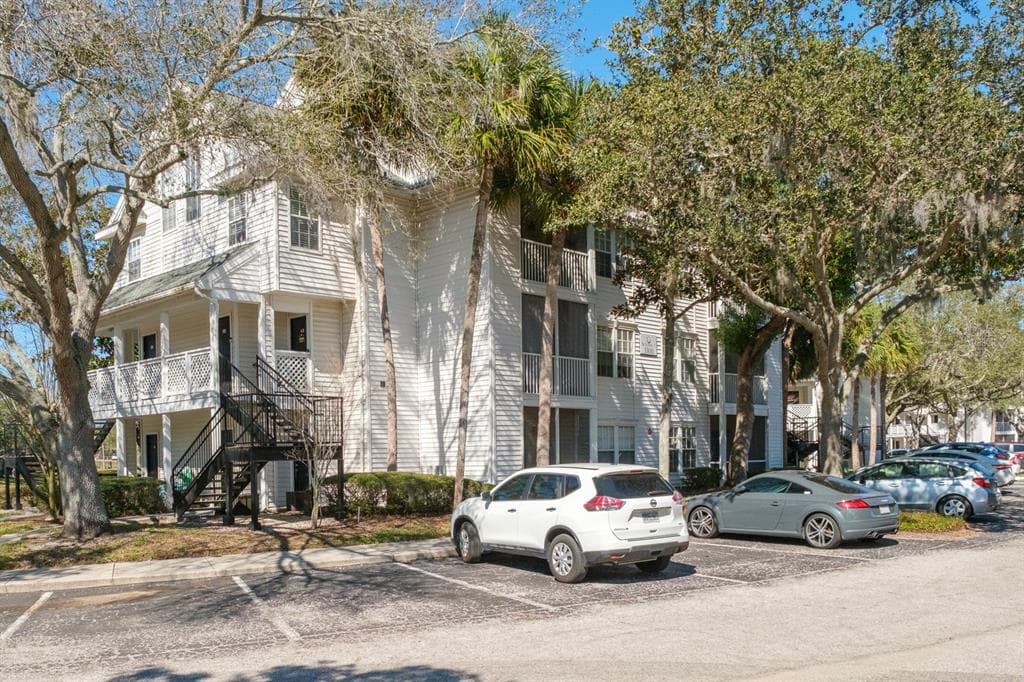 3300 HAVILAND COURT UNIT 304 PALM HARBOR, FL 34684