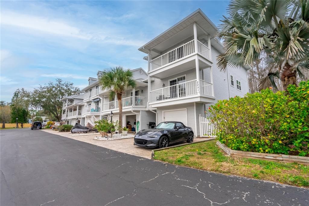 2051 VISTA DEL SOL CIRCLE UNIT 208 LUTZ, FL 33558