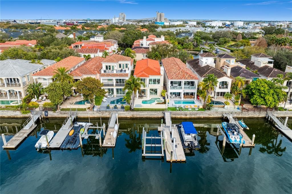 1039 ROYAL PASS ROAD TAMPA, FL 33602