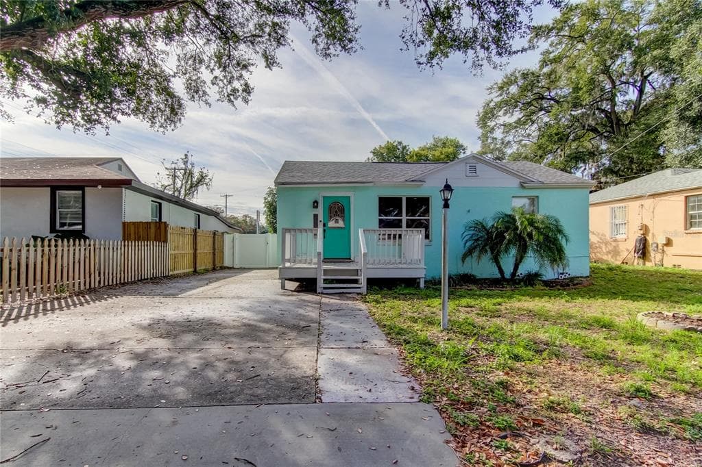 1427 E MOHAWK AVENUE TAMPA, FL 33604