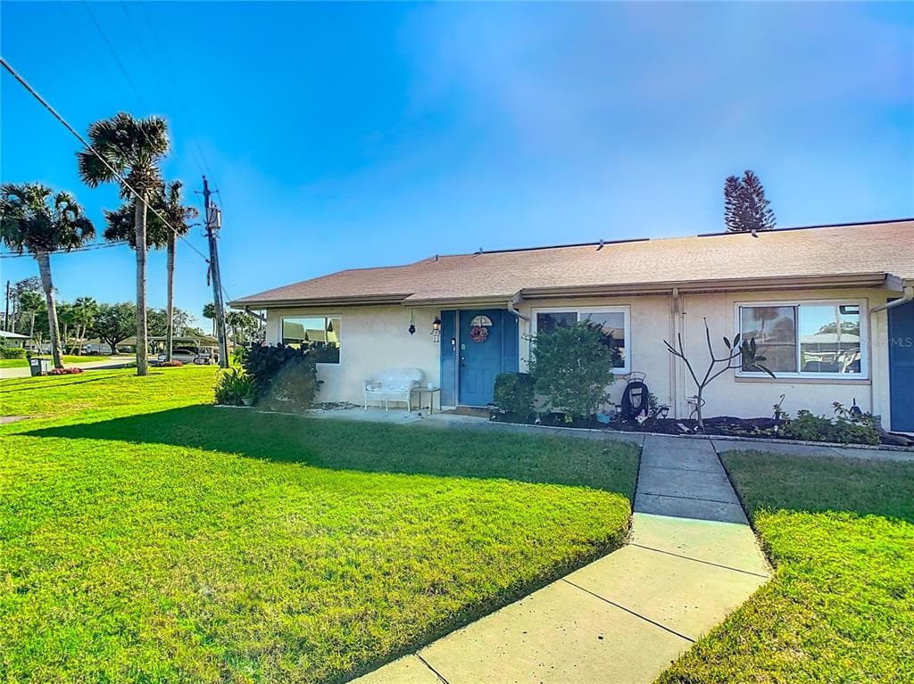 1906 CANTERBURY LANE UNIT 13 SUN CITY CENTER, FL 33573