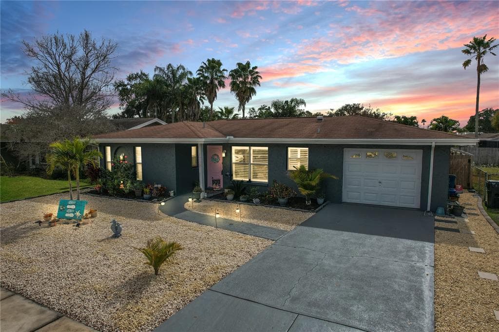 1703 HIBISCUS CIRCLE N OLDSMAR, FL 34677
