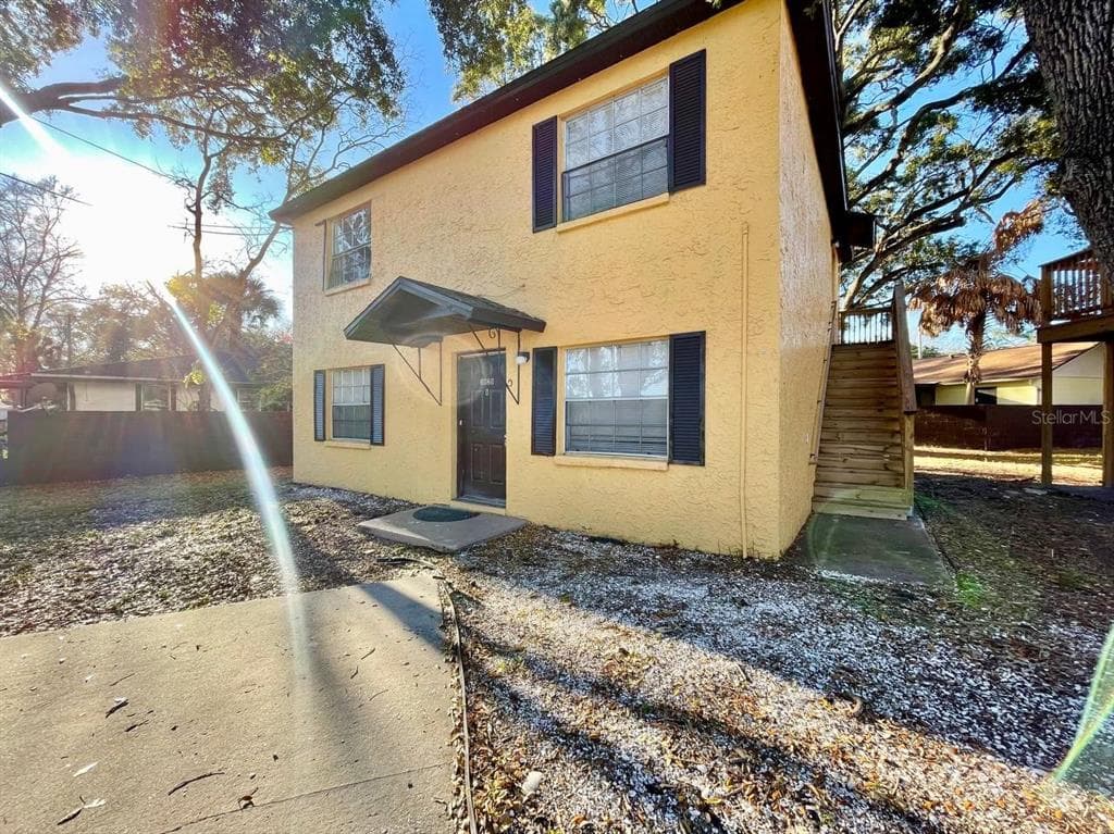 3826 LAKESHORE DRIVE Apt B TAMPA, FL 33604
