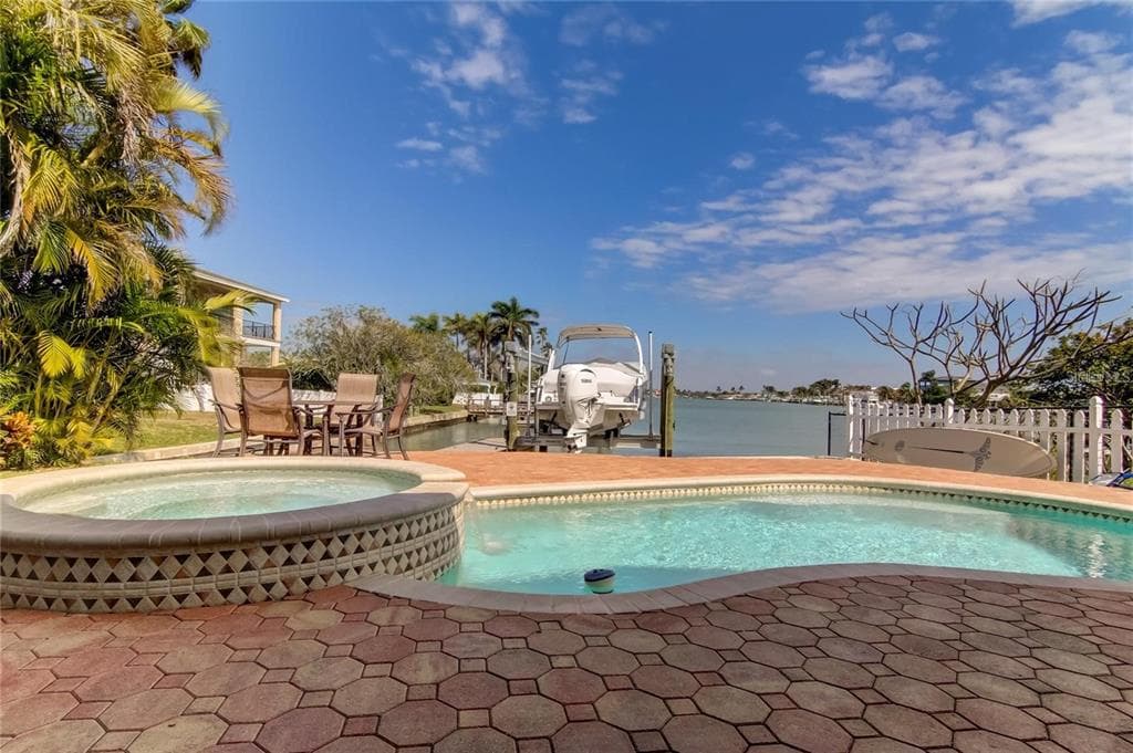17251 2ND STREET E NORTH REDINGTON BEACH, FL 33708