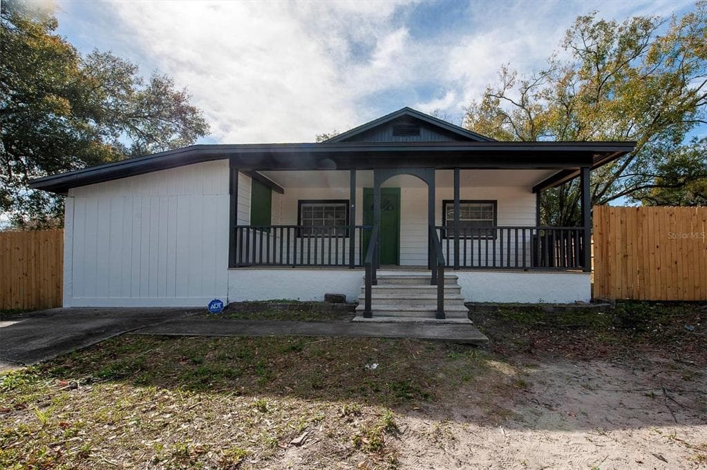 715 E SEWARD STREET TAMPA, FL 33604