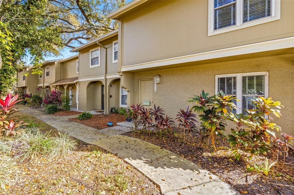 7612 EL PASEO COURT TAMPA, FL 33615