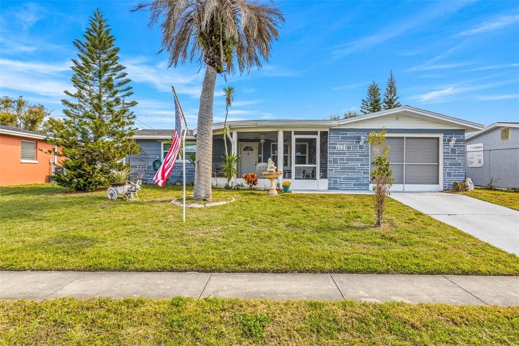 2132 LYRA DRIVE HOLIDAY, FL 34690
