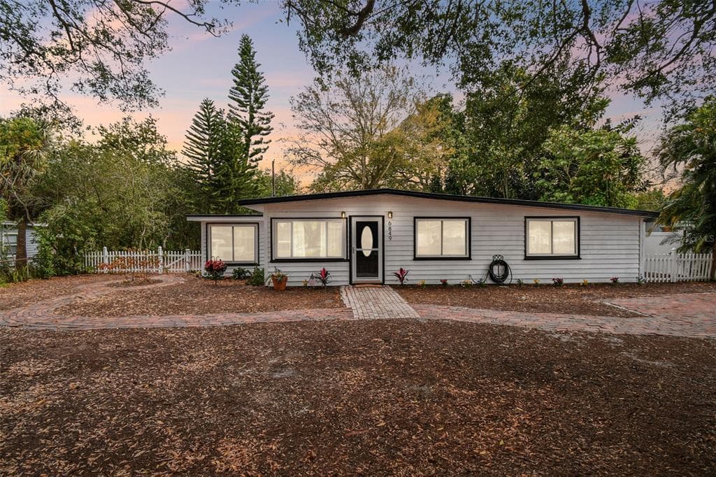 6849 13TH STREET N ST PETERSBURG, FL 33702