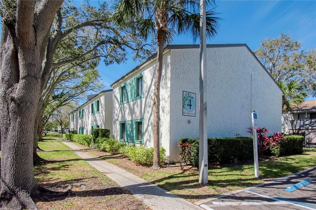 877 114TH AVENUE N UNIT 401 ST PETERSBURG, FL 33716