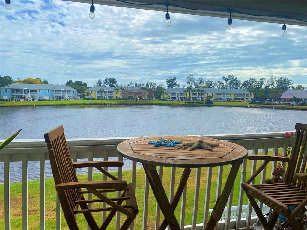 158 POMPANO DRIVE SE UNIT C ST PETERSBURG, FL 33705
