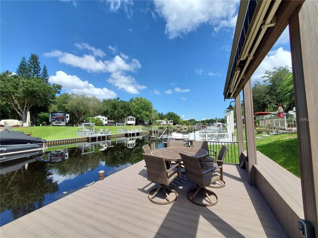 556 WATERWAY DRIVE LAKE WALES, FL 33898