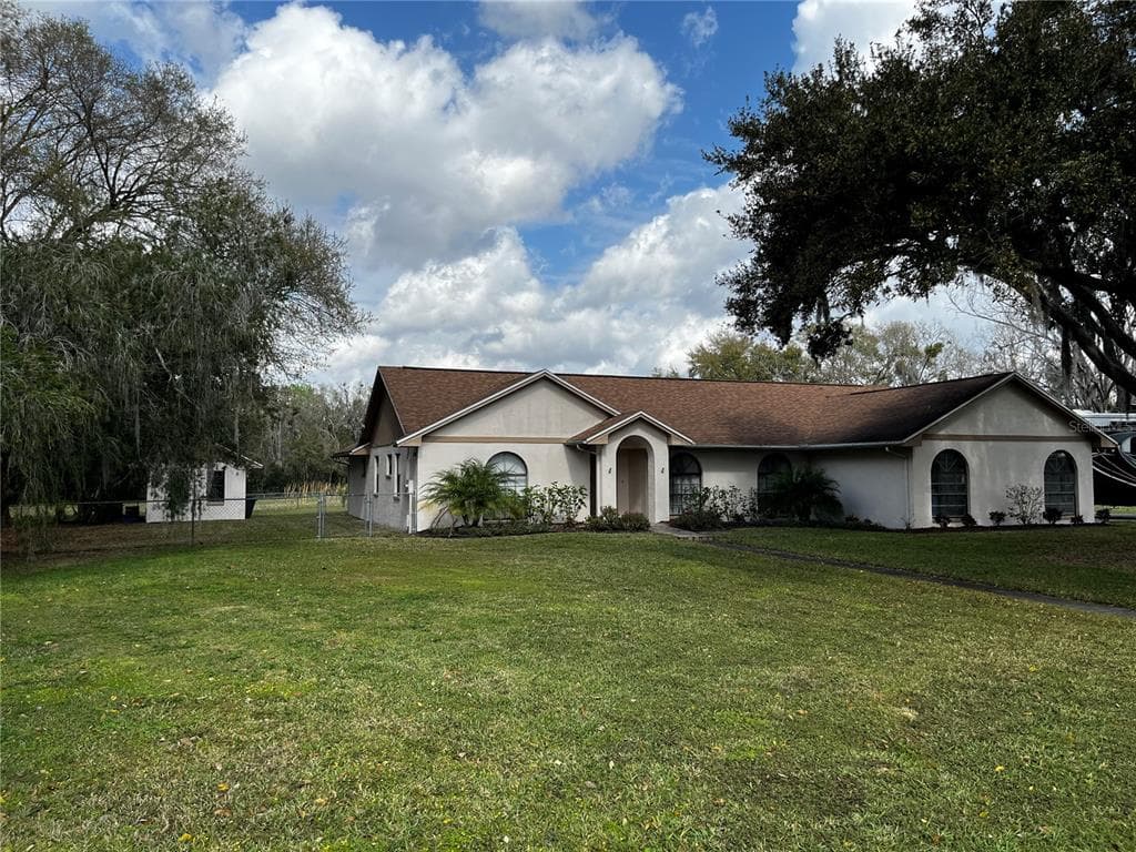 2601 SOUTHERN OAKS PLACE PLANT CITY, FL 33566