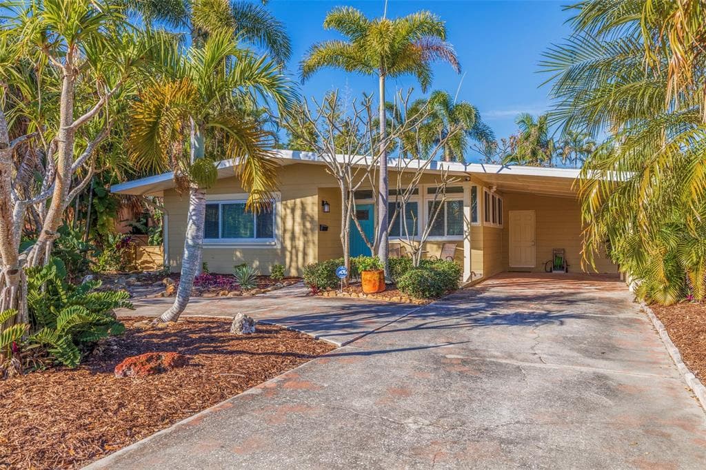 4010 HELENA STREET NE ST PETERSBURG, FL 33703