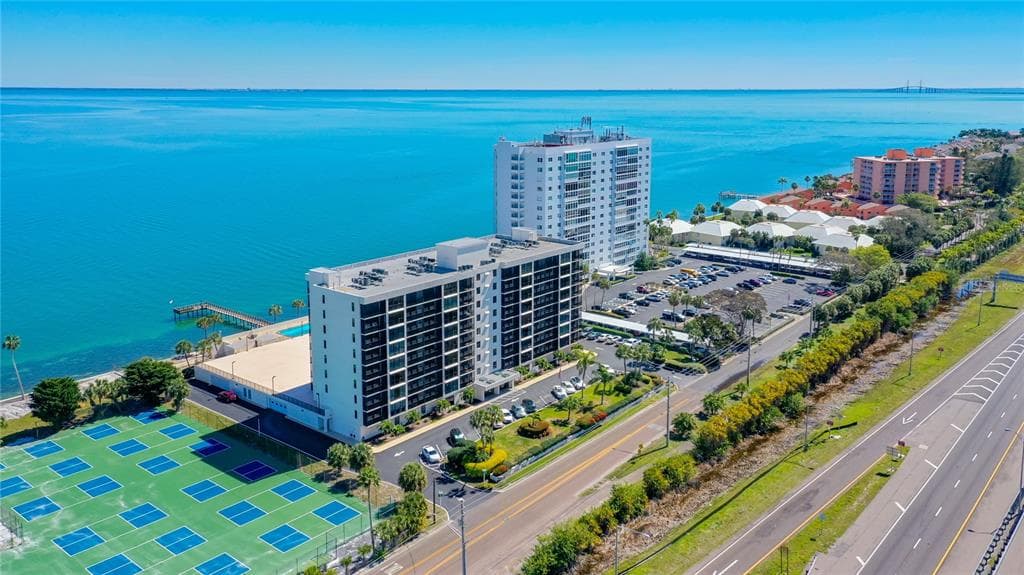 7100 SUNSHINE SKYWAY LANE S UNIT 604 ST PETERSBURG, FL 33711