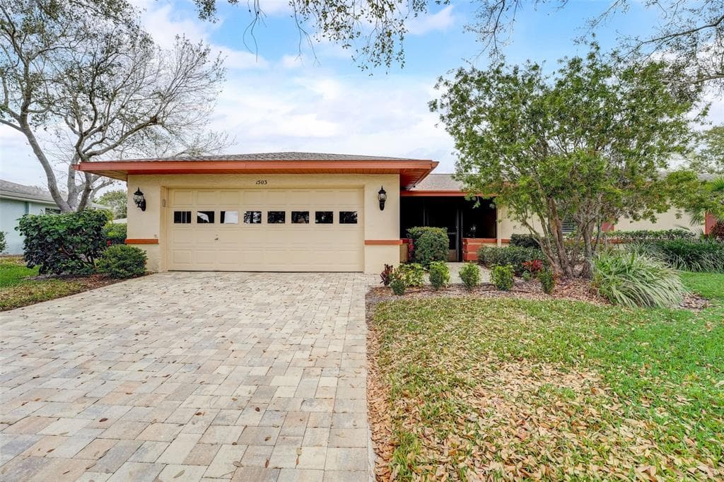 1503 LAUGHTON PLACE UNIT 206 SUN CITY CENTER, FL 33573