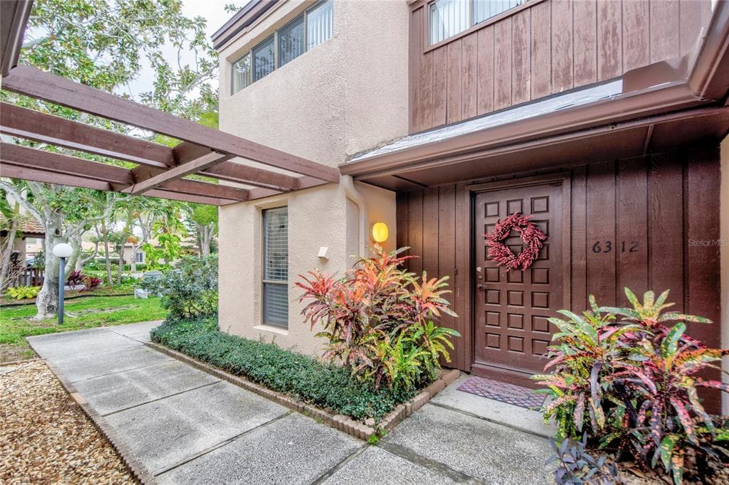 6312 PELICAN CREEK CROSSING UNIT 6312 ST PETERSBURG, FL 33707