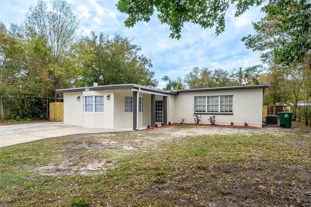 1913 E BROAD STREET TAMPA, FL 33610