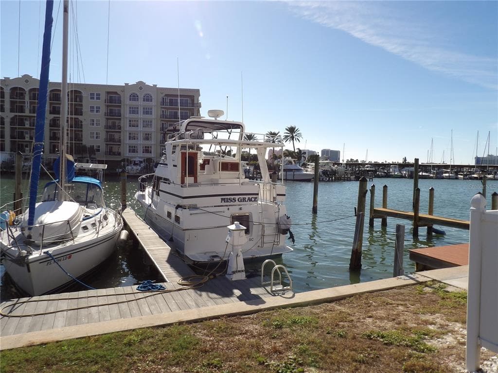 223 DOLPHIN POINT UNIT 00 CLEARWATER, FL 33767