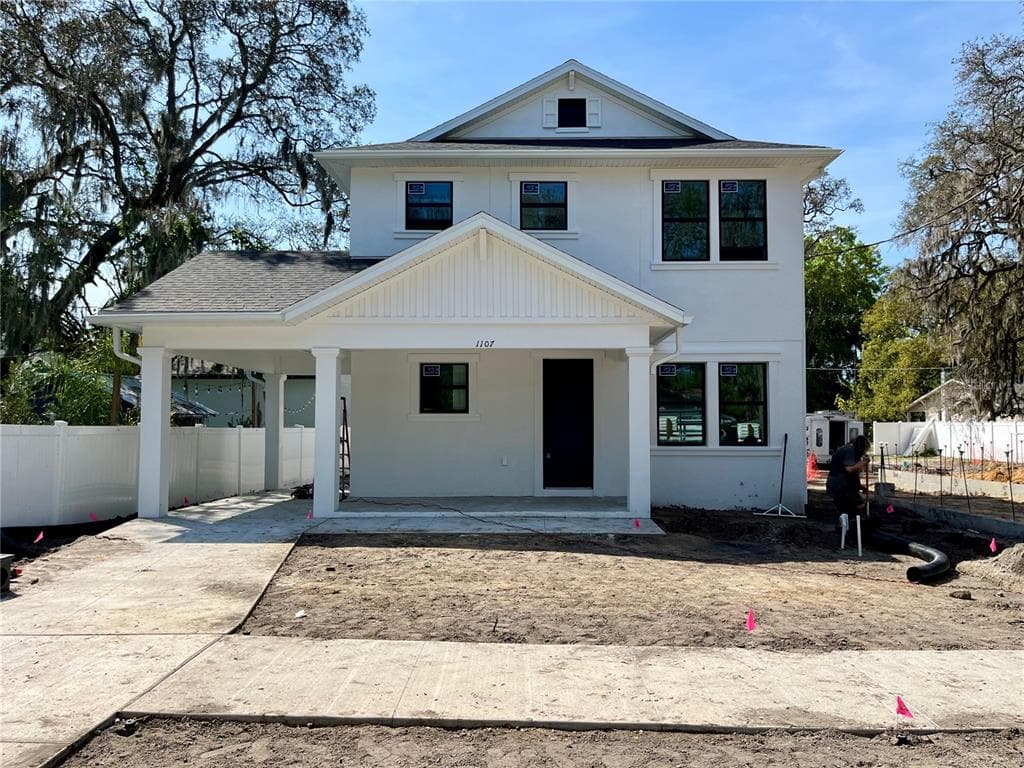 1105 E LOUISIANA
