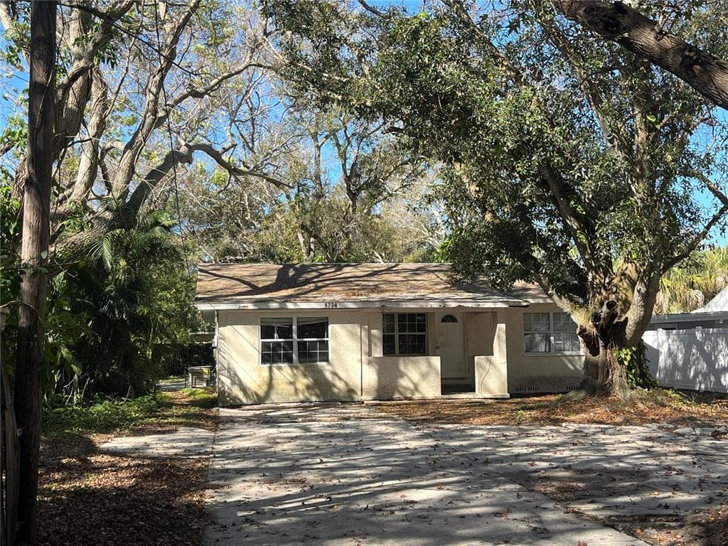 1734 N BETTY LANE CLEARWATER, FL 33755