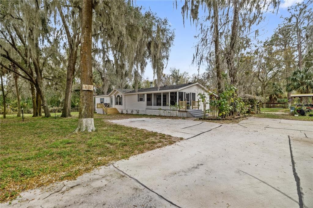 18511 672ND HIGHWAY LITHIA, FL 33547