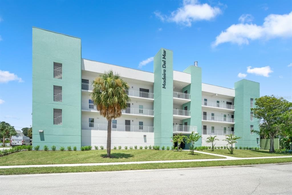 15305 1ST STREET E UNIT P2 MADEIRA BEACH, FL 33708