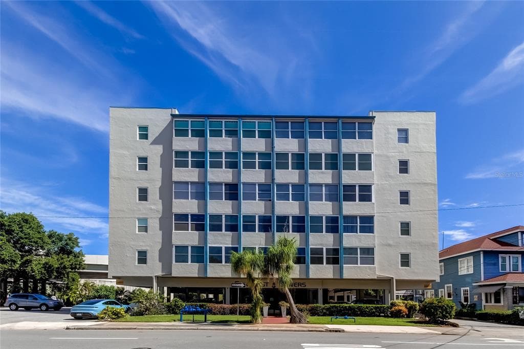 841 4TH AVENUE N UNIT 33 ST PETERSBURG, FL 33701