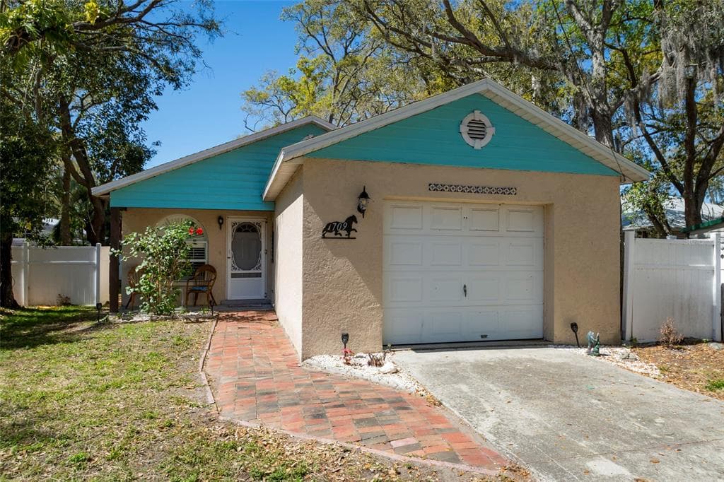 709 13TH AVENUE CIRCLE W PALMETTO, FL 34221