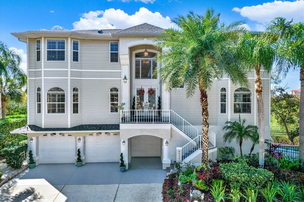 8224 EGRET WOODS CIRCLE SEMINOLE, FL 33776