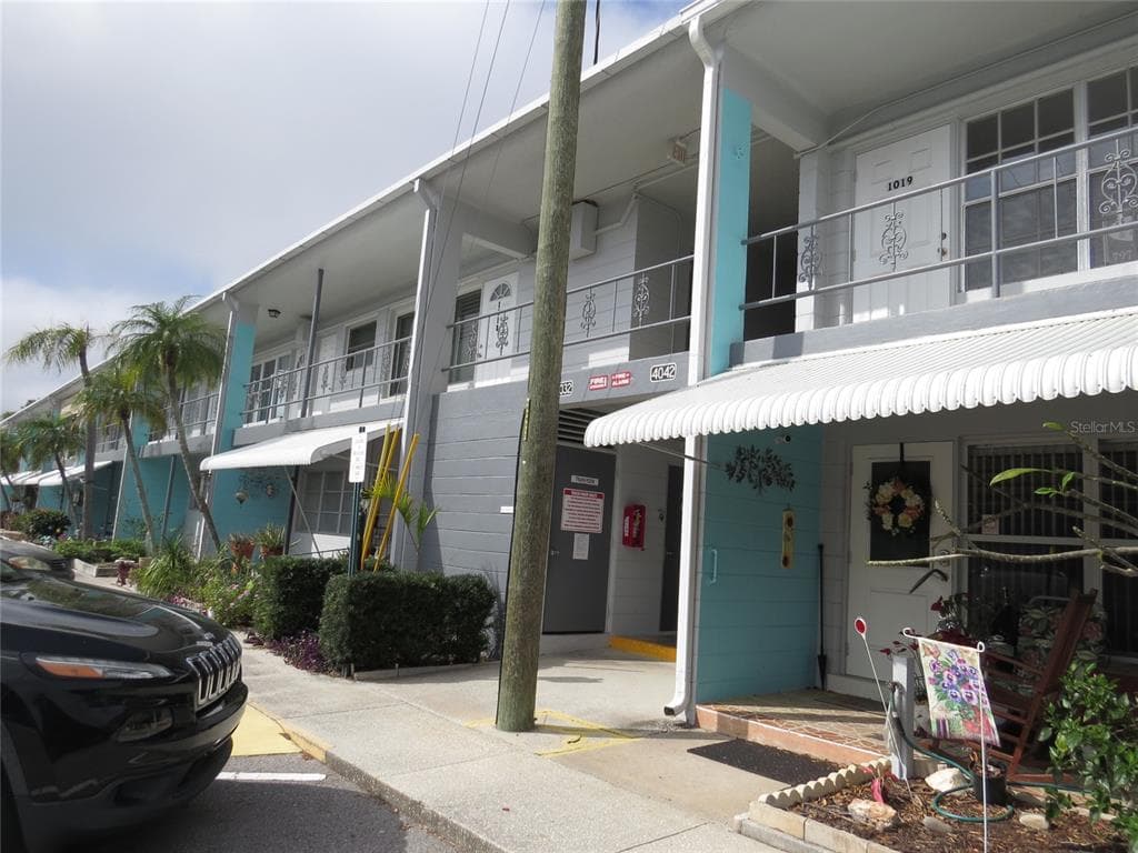4042 55TH WAY N UNIT 1019 KENNETH CITY, FL 33709
