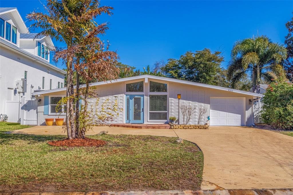 4321 HELENA STREET NE ST PETERSBURG, FL 33703