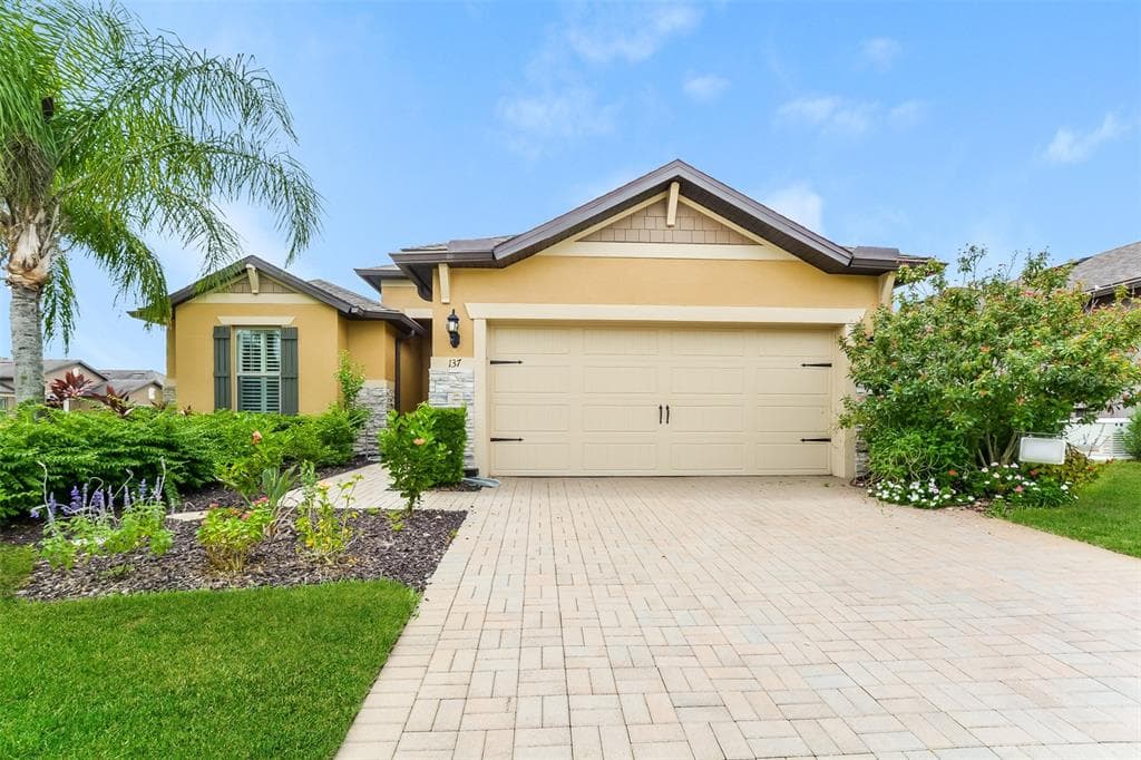 137 VALENCIA LANE DAVENPORT, FL 33837