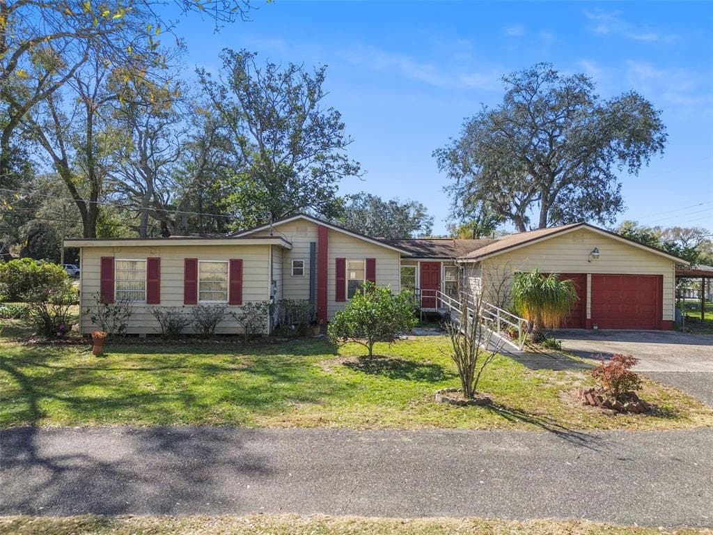 8924 N ORLEANS AVENUE TAMPA, FL 33604