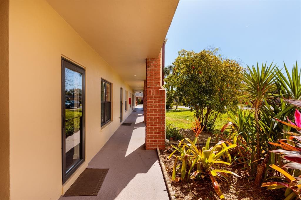 930 85TH AVENUE N UNIT 104 ST PETERSBURG, FL 33702