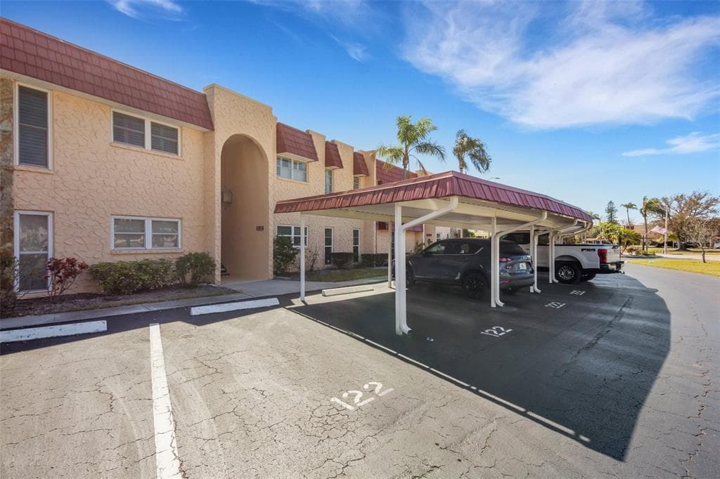 122 CEDARWOOD CIRCLE UNIT 122