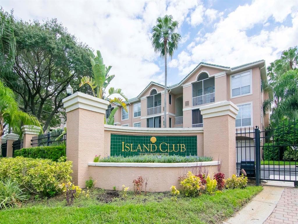 5206 BAY CLUB CIRCLE TAMPA, FL 33607