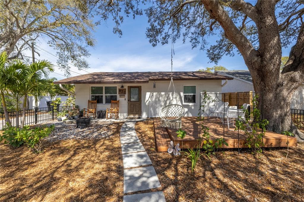 877 49TH AVENUE N ST PETERSBURG, FL 33703