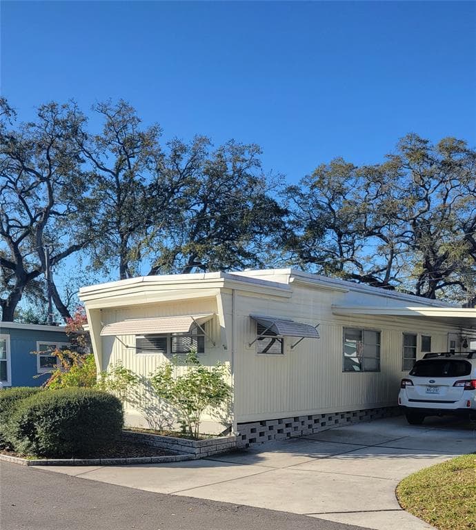 585 SKY HARBOR DRIVE UNIT 120 CLEARWATER, FL 33759
