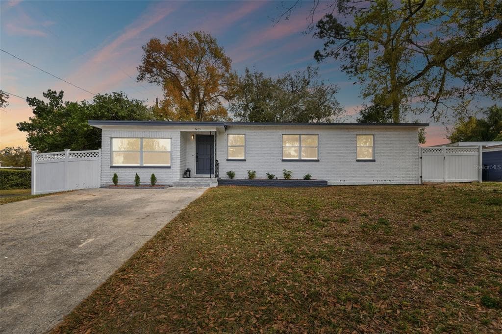7405 N HOWARD AVENUE TAMPA, FL 33604