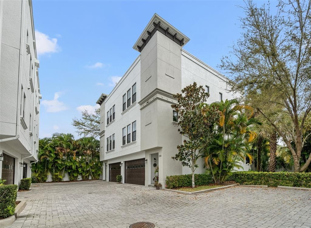 208 S AUDUBON AVENUE