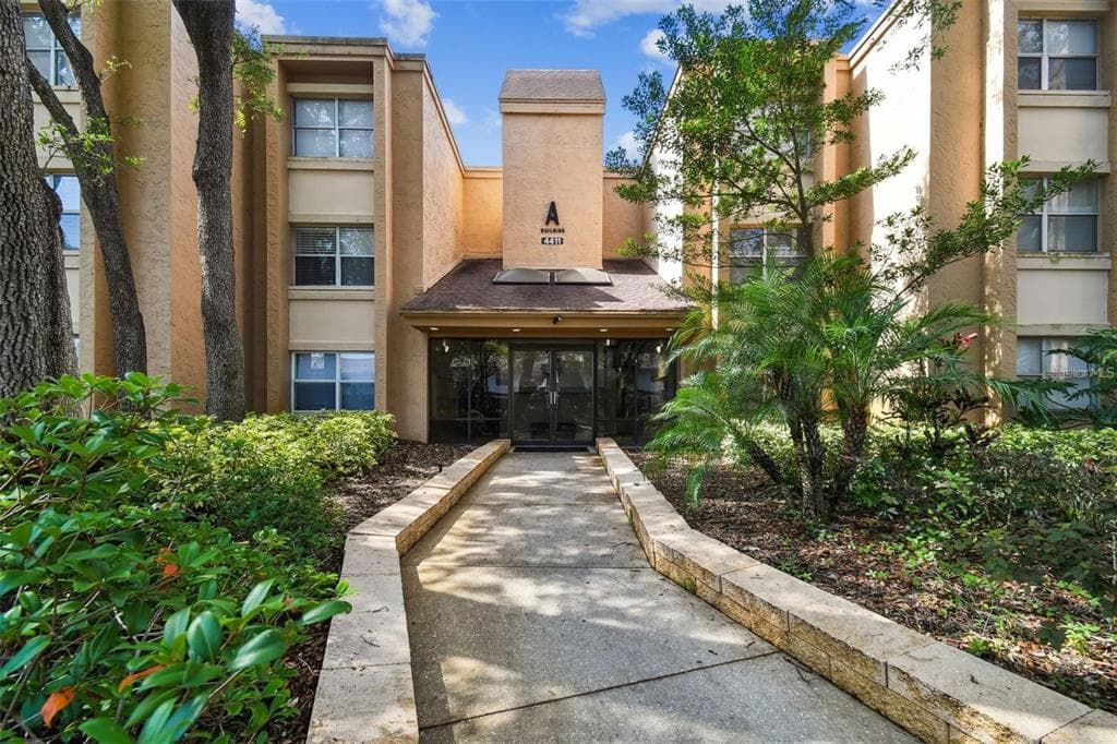 4411 SHADY TERRACE LANE UNIT 315 TAMPA, FL 33613