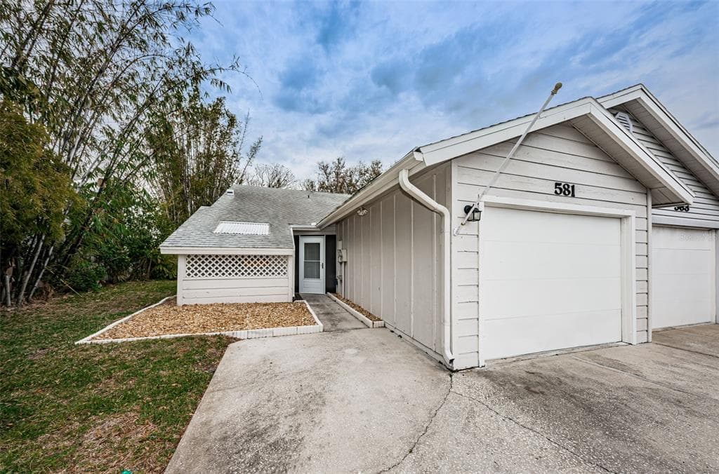 581 DAVENTRY SQUARE PALM HARBOR, FL 34683