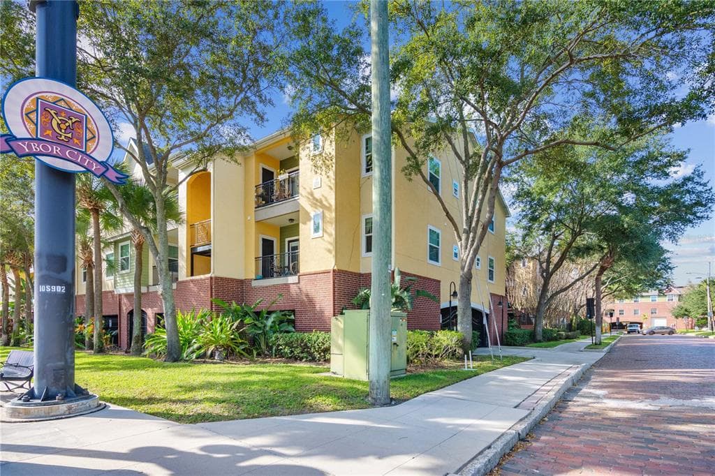 2010 E PALM AVENUE UNIT 15302 TAMPA, FL 33605