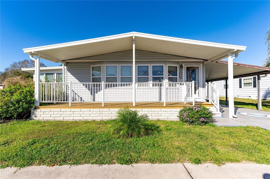 3811 KIM DRIVE WESLEY CHAPEL, FL 33543