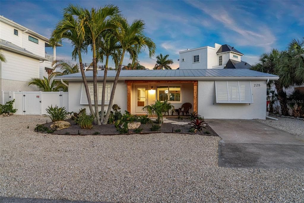 225 S HARBOR DRIVE