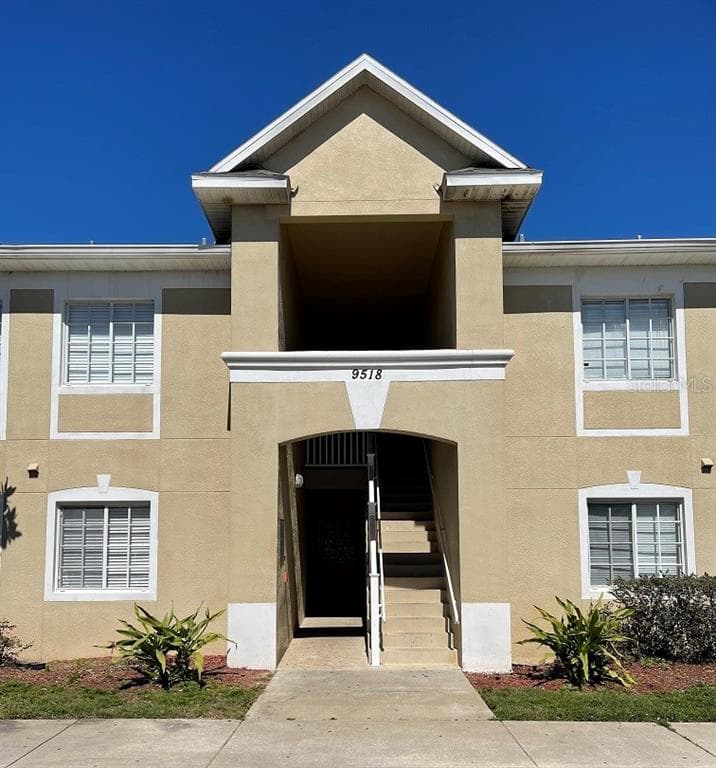 9518 AMBERDALE COURT UNIT 201 RIVERVIEW, FL 33578