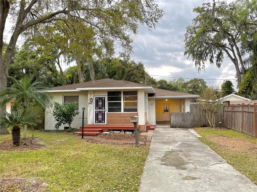 2415 CIRCLE DRIVE LAKELAND, FL 33803