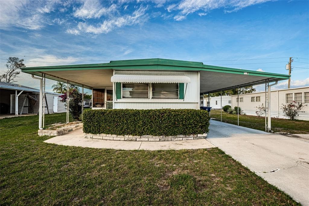137 NEW ENGLAND AVENUE UNIT 20 PALM HARBOR, FL 34684