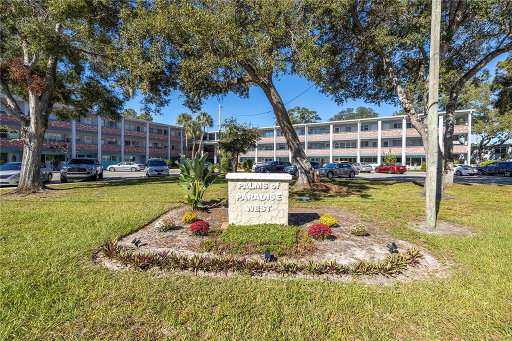 4300 58TH STREET N UNIT 1806 KENNETH CITY, FL 33709