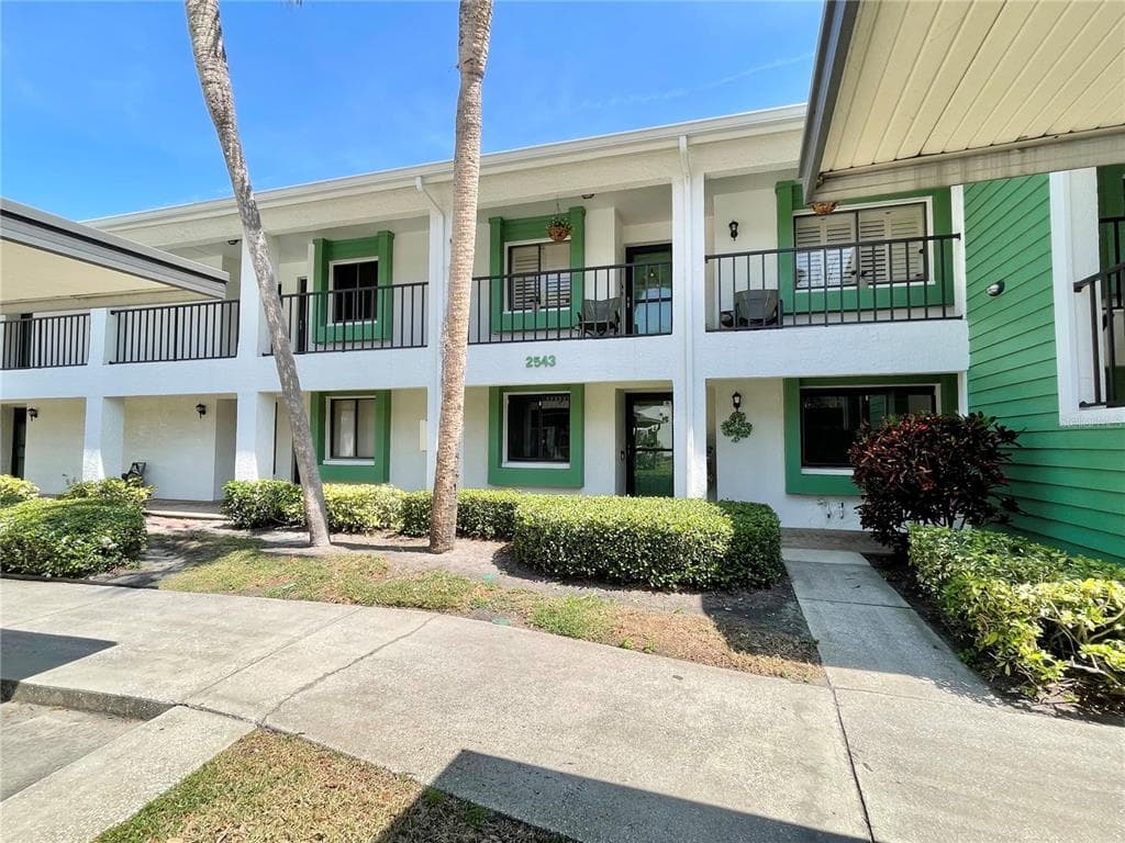 2543 ROYAL PINES CIRCLE UNIT 17-J CLEARWATER, FL 33763
